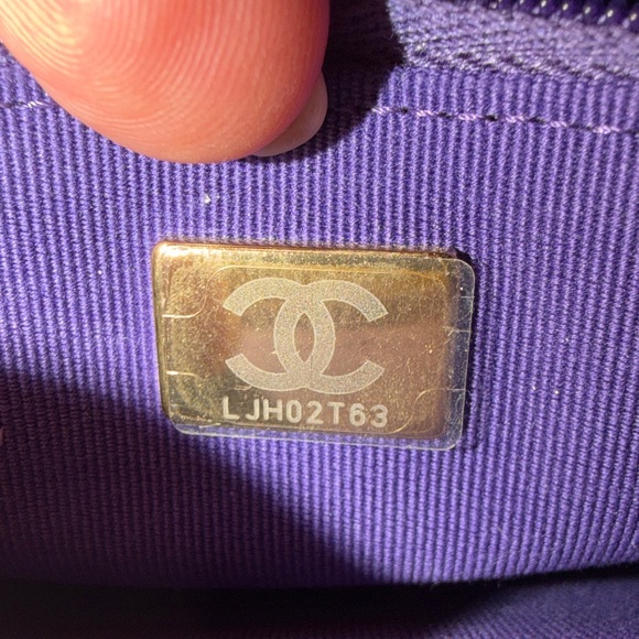 CHANEL New Wallet on Chain in Caviar Leather Crossbody Bag - Picture 5 of 9